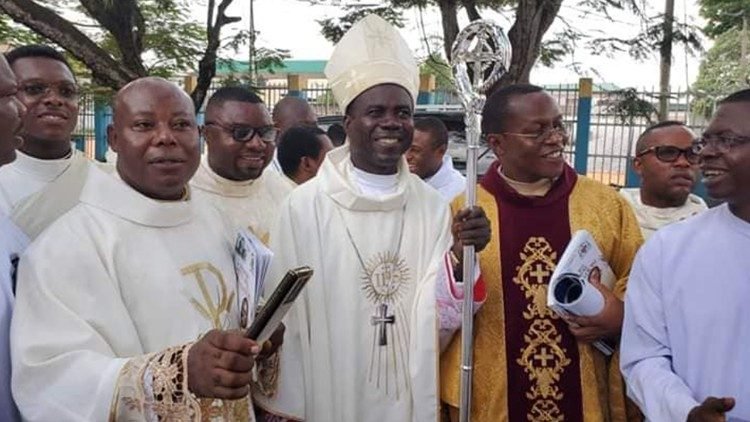 El-Obispo-Auxiliar-de-la Arquidiócesis-de-Owerri-Moses-chikwe