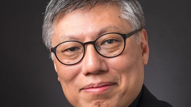 Padre Stephen Chow Sau-Yan