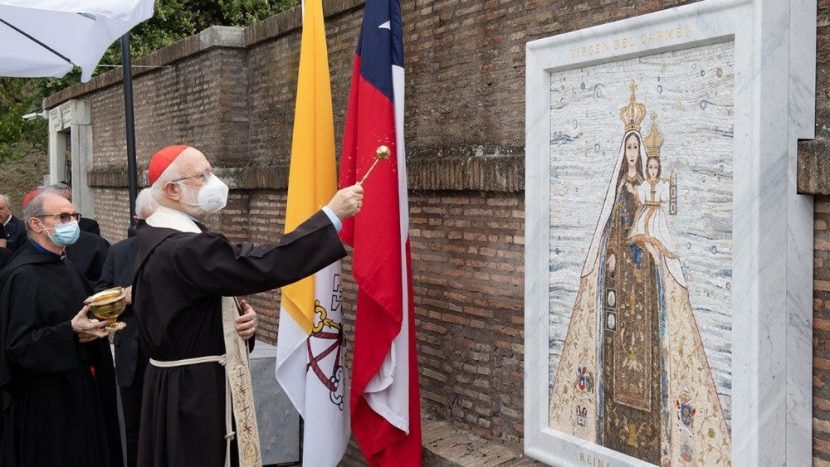 Mosaico chileno de la Virgen del Carmen en los Jardines Vaticanos