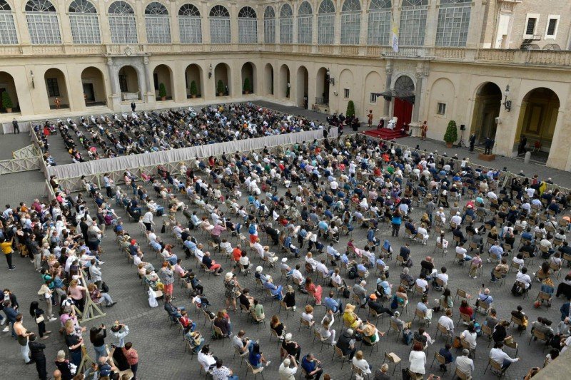 El Papa: debemos ser conscientes de que Jesús reza por nosotros