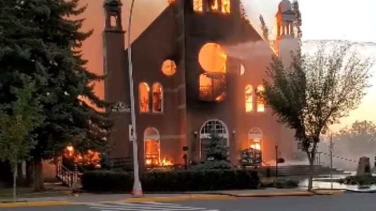 Chile condena de la iglesia ante actos de violencia contra templos en Tirúa