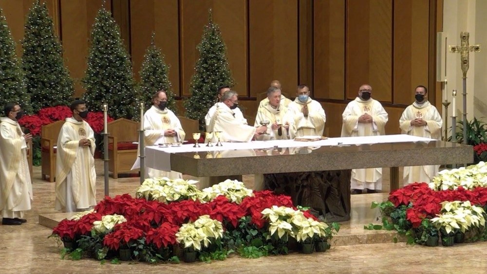 El Arzobispo de Chicago preside la misa de Navidad