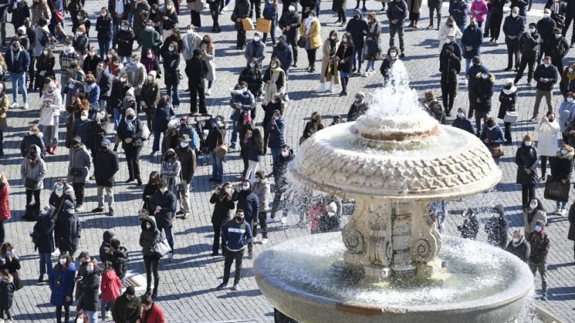 Plaza-de-san-pedro-a-la-hora-de-san-pedro