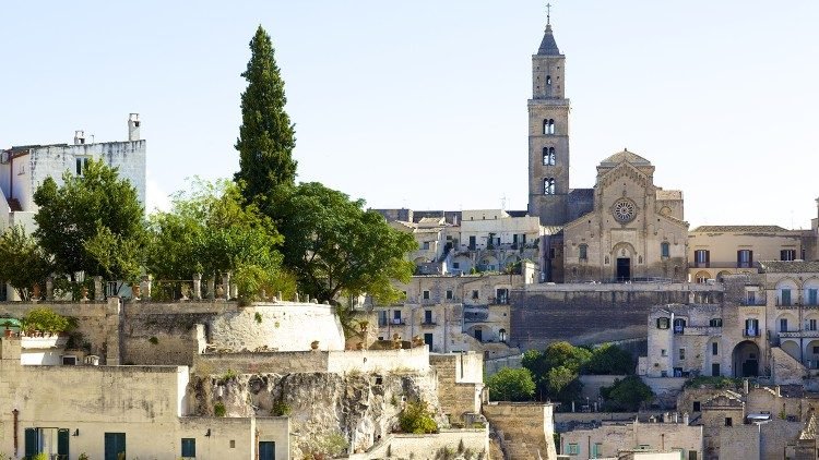 Arzobispo de Matera: El Papa viene para fortalecernos en el camino sinodal