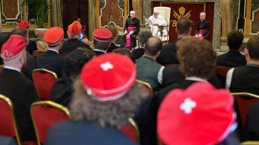 El Papa a Asociación Suiza: promover la realización del derecho al estudio