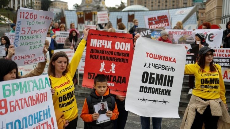 Iglesias y Parlamento de Ucrania piden el retorno de prisioneros y rehenes de Rusia