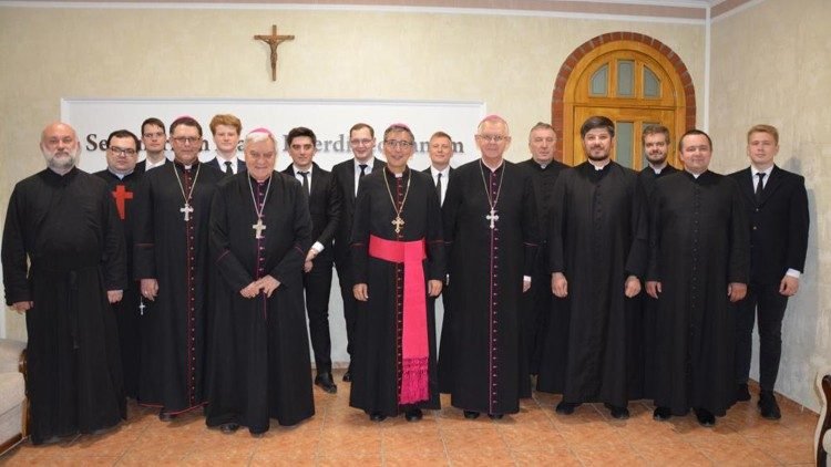 Kazajistán, el rector del seminario católico: "Con el Papa impulso al diálogo”