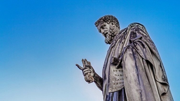 La vida de San Pedro en la fachada de la Basílica