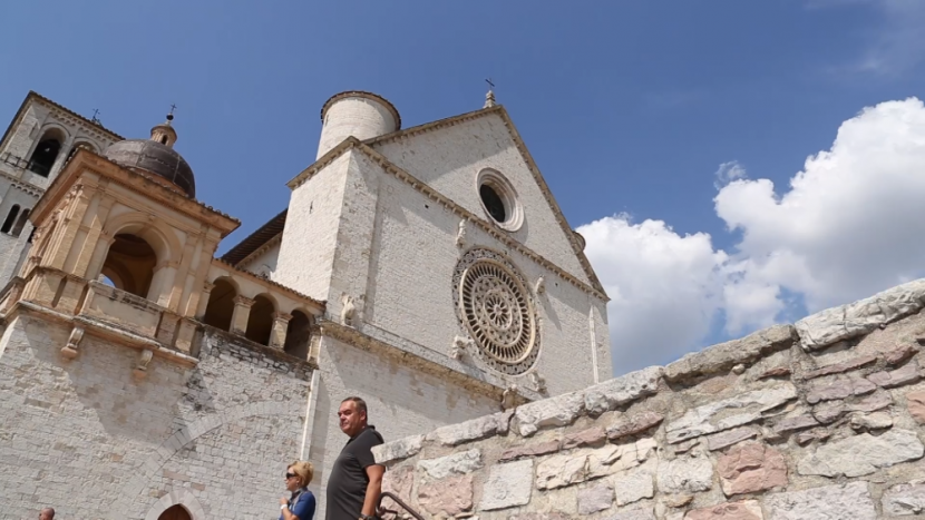 https://www.vaticannews.va/es/iglesia/news/2022-10/desde-el-sacro-convento-de-asis-el-llamamiento-a-rezar-por-la-paz.html