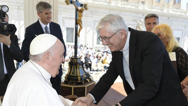 El Papa: “A los curas les digo que sean pastores de pueblo y no clérigos de Estado”