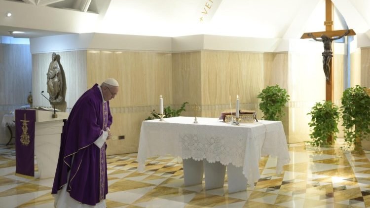 Misa del Papa en el aniversario de su pontificado. Saludo de los Obispos italianos