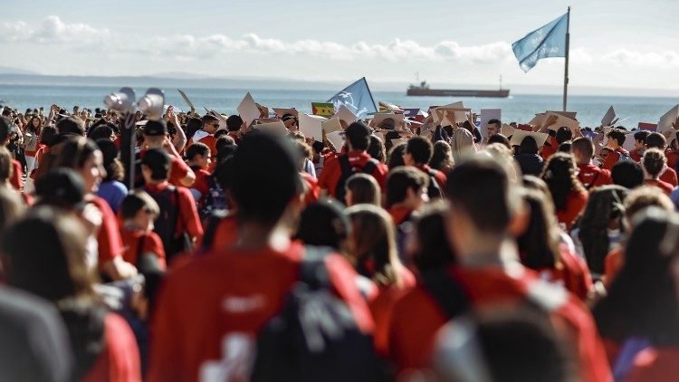 La Iglesia debe llegar a los jóvenes orientándolos y guiándolos