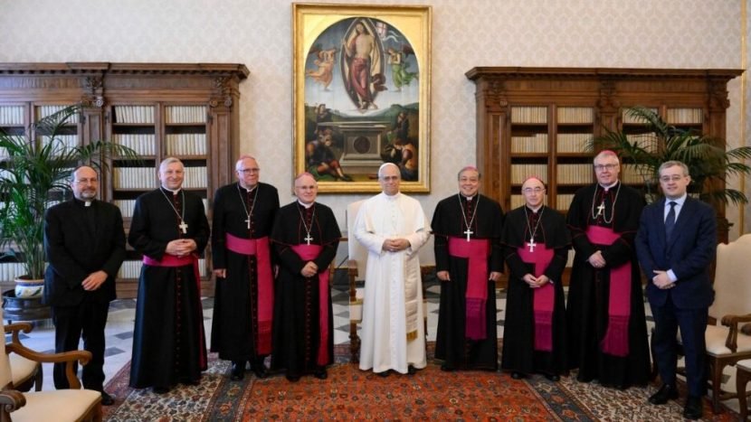 El Papa León XIV con la directiva de la comisión de conferencia Episcopales de la Unión Europea
