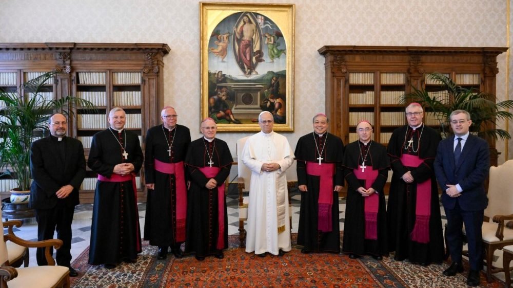 El Papa León XIV con la directiva de la comisión de conferencia Episcopales de la Unión Europea