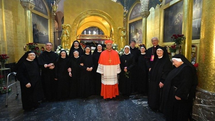 El entonces cardenal Robert Prevost en Casia