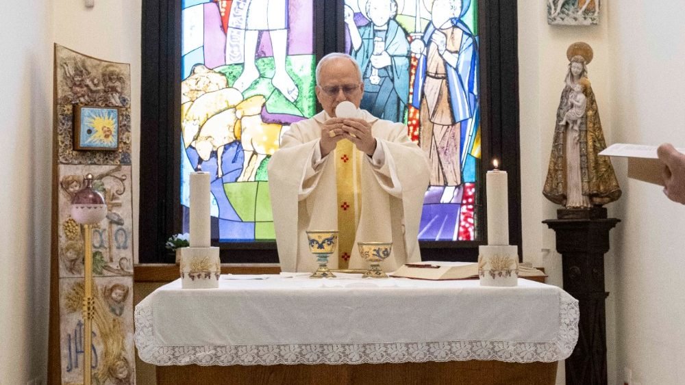 El santo Padre celebra misa en la capilla del Dicasterio para los Obispos