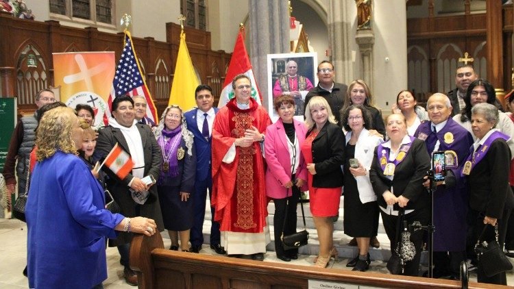 La mayor comunidad de fieles peruanos fuera de Perú se en Paterson, Nueva Jersey