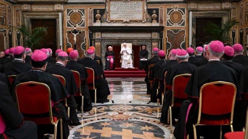 El Papa dirige su discurso a los nuncios pontificios recibidos en audiencia esta mañana