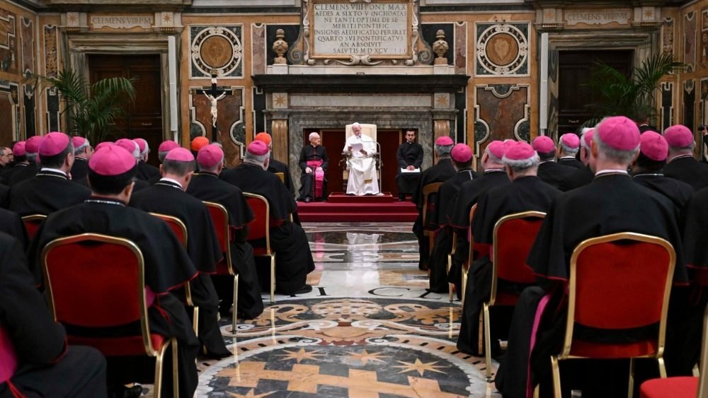 El Papa dirige su discurso a los nuncios pontificios recibidos en audiencia esta mañana