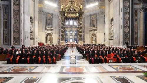 El Papa exhortó a los obispos a ser siempre hombres de comunión y unidad