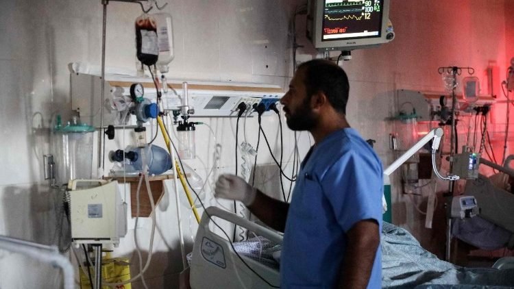 Los hospitales de Gaza están alarmados por la escasez de combustible.