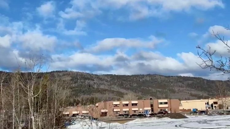 La escuela Tumbler Ridge en Canadá, donde ocurrió el tiroteo